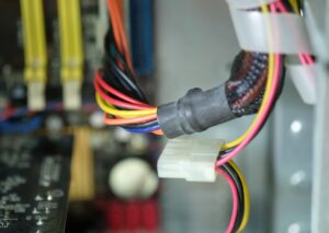 Materie plastiche nel settore elettrico ed elettronico: quali scegliere e le loro caratteristiche