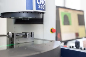 Come garantiamo la qualità nella lavorazione delle materie plastiche?