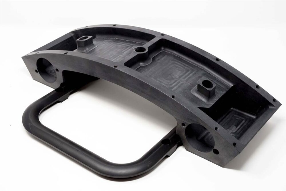 Un componente realizzato con il materiale plastico PA, detto comunemente Nylon.